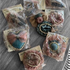 Elegant ornament set vintage Victorian  Set - Pink and Green